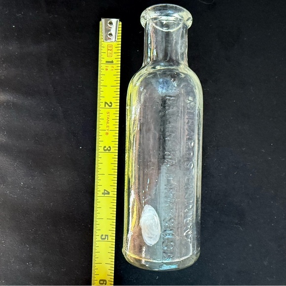 Minnard’s Linniment Embossed Glass Bottle 5 inches ANTIQUE - Picture 6 of 6